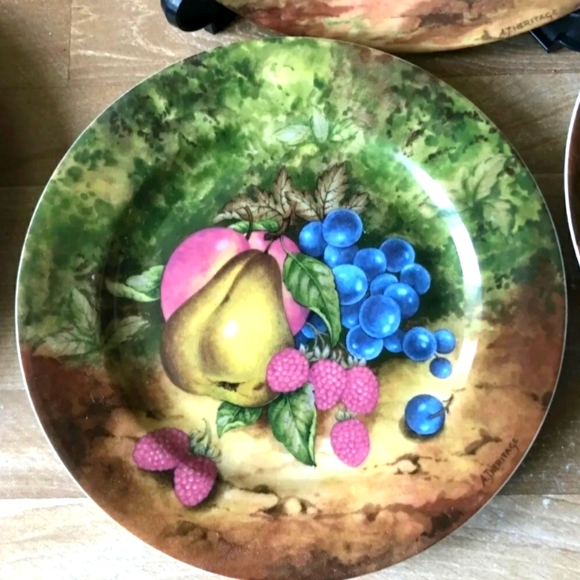 Beautiful Fruit Designed Plates by Rochard Limoges France.With  Artist signature - Picture 4 of 11